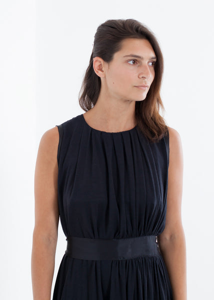 Robe plissée sans manches en bleu marine