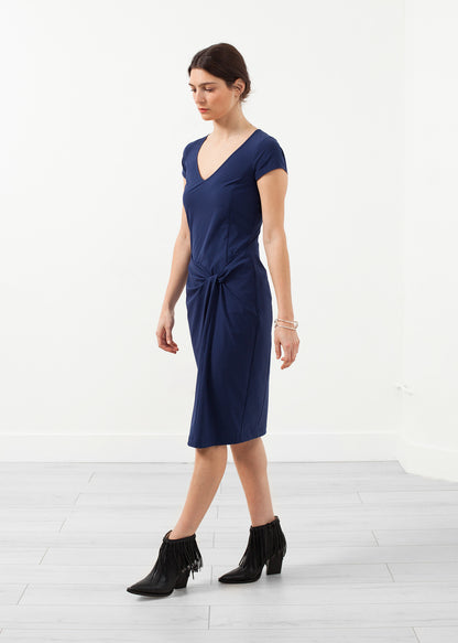 Robe torsadée à col en V