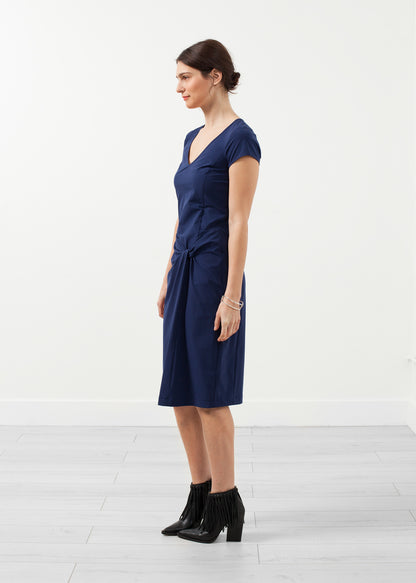 Robe torsadée à col en V
