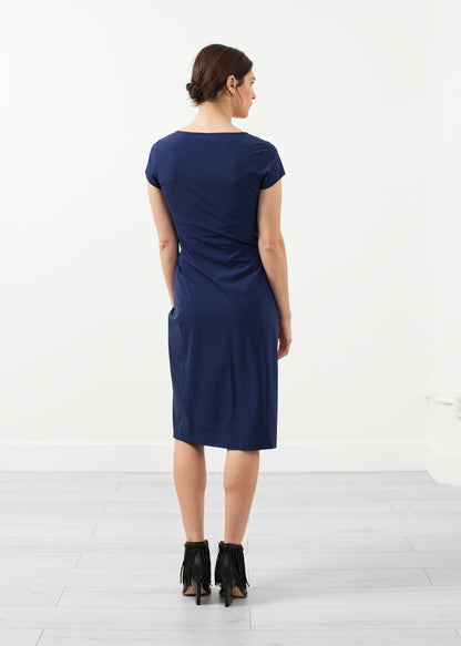 Robe torsadée à col en V